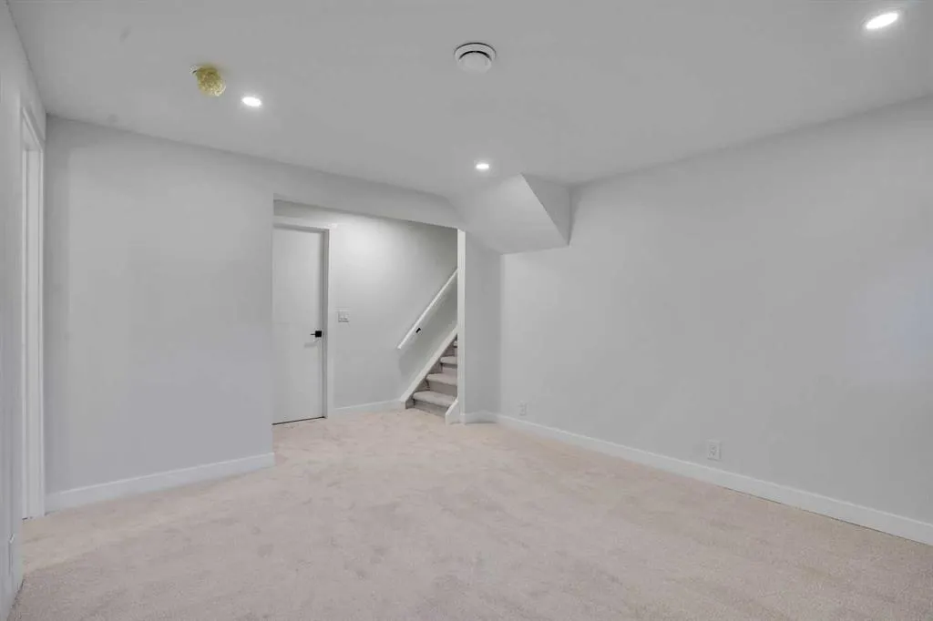 111 Allandale Close SE