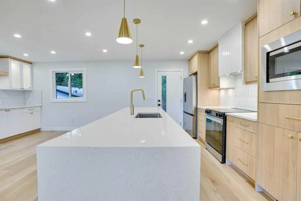 111 Allandale Close SE