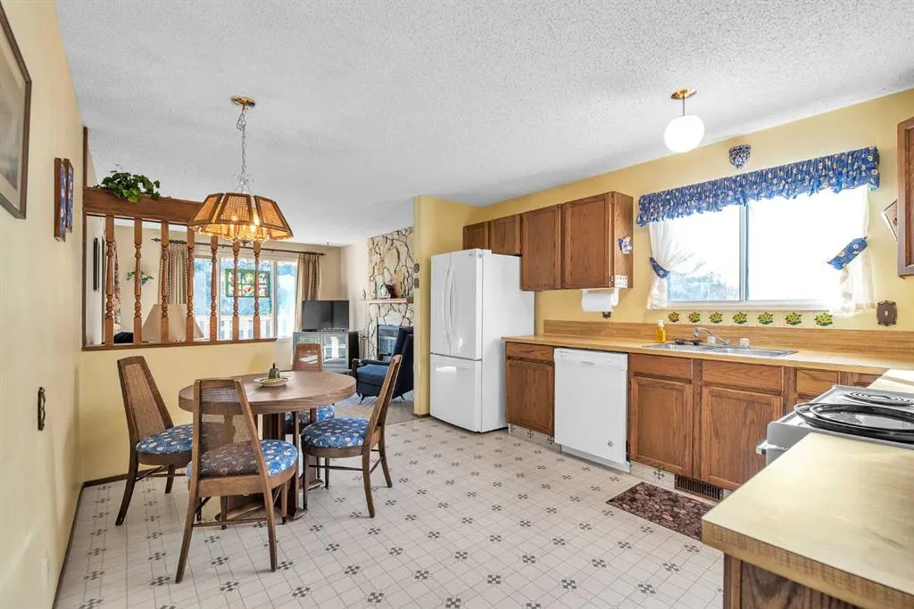183 Cedardale Place SW