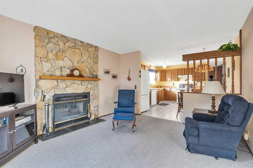 183 Cedardale Place SW