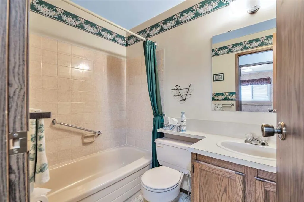183 Cedardale Place SW