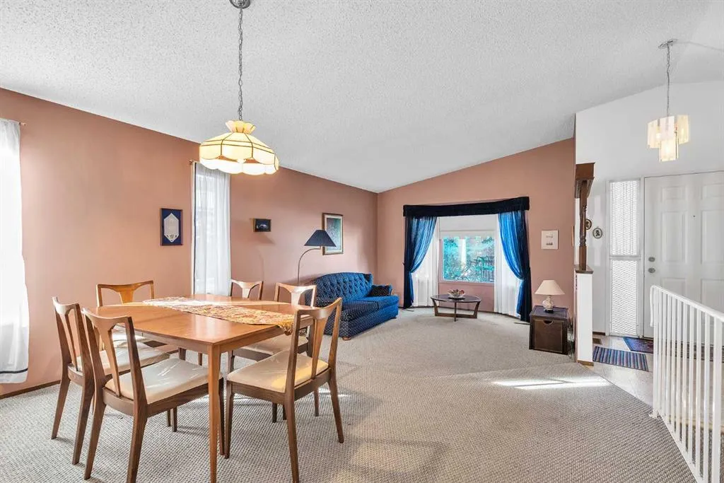 183 Cedardale Place SW