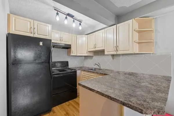 104 24 Avenue SW, #206