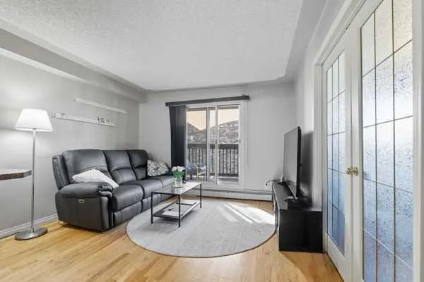 104 24 Avenue SW, #206