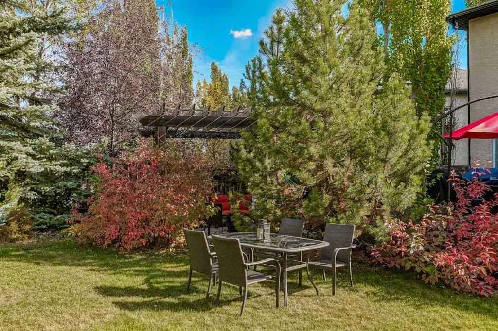 57 Strathlea Grove SW