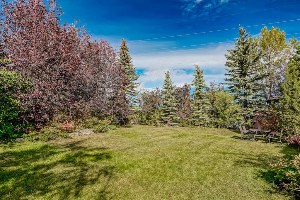 57 Strathlea Grove SW