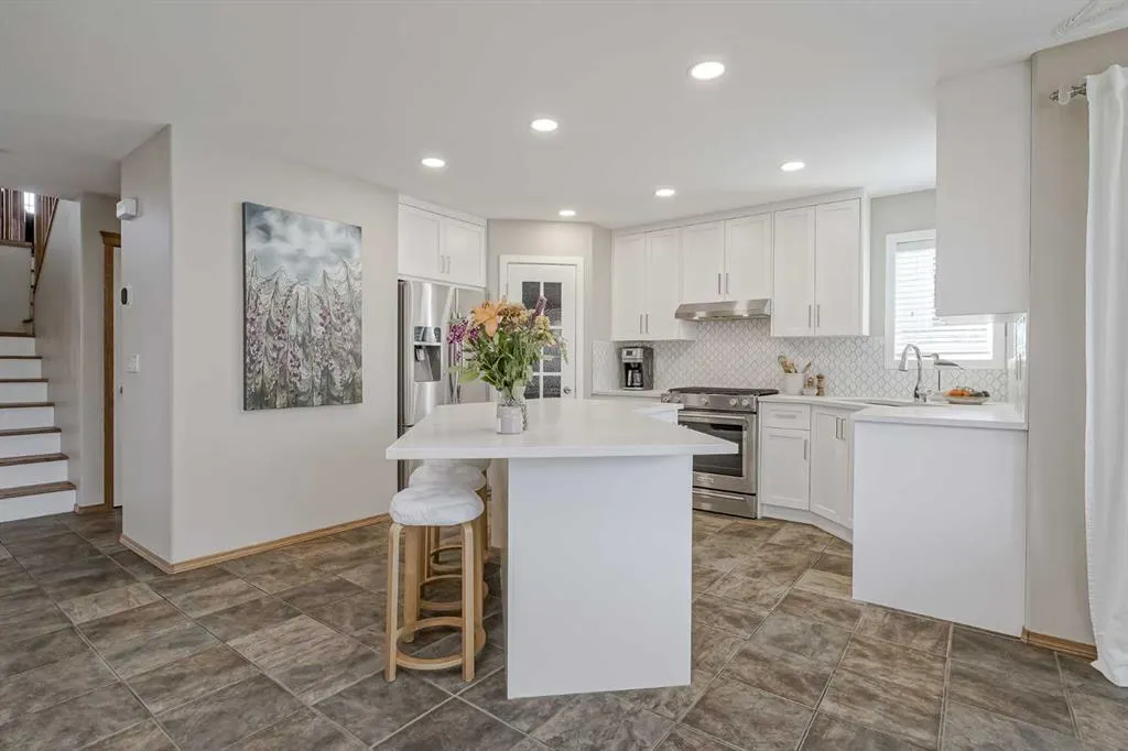 57 Strathlea Grove SW