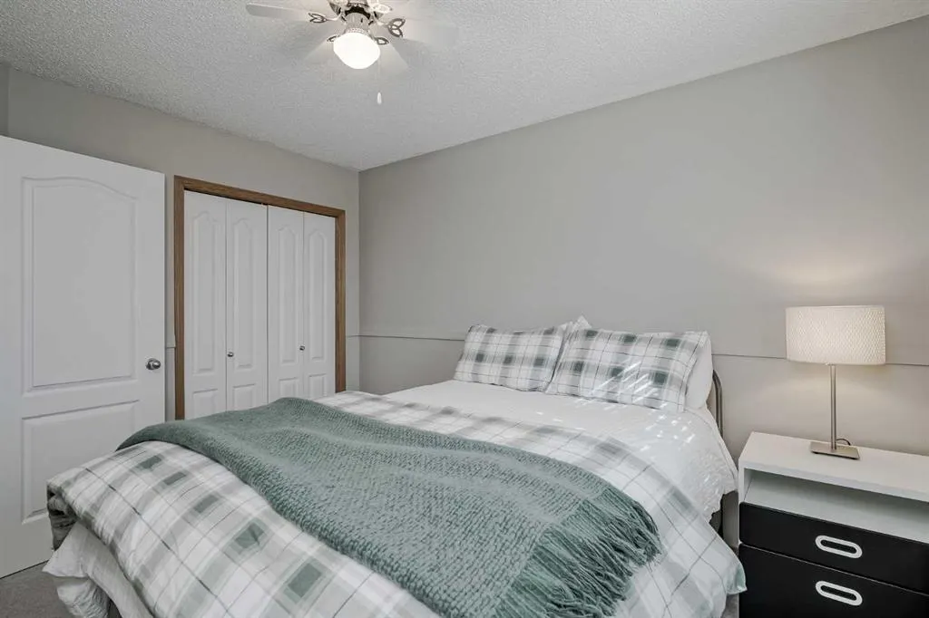 57 Strathlea Grove SW