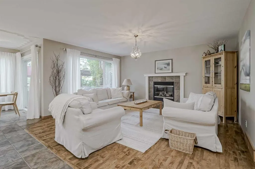 57 Strathlea Grove SW