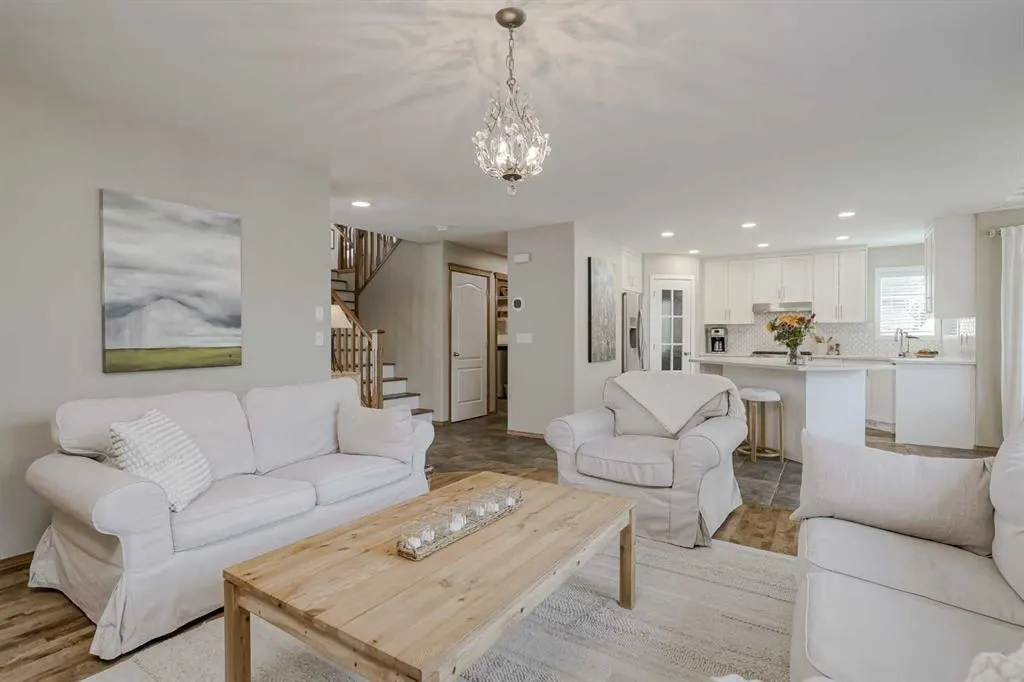 57 Strathlea Grove SW