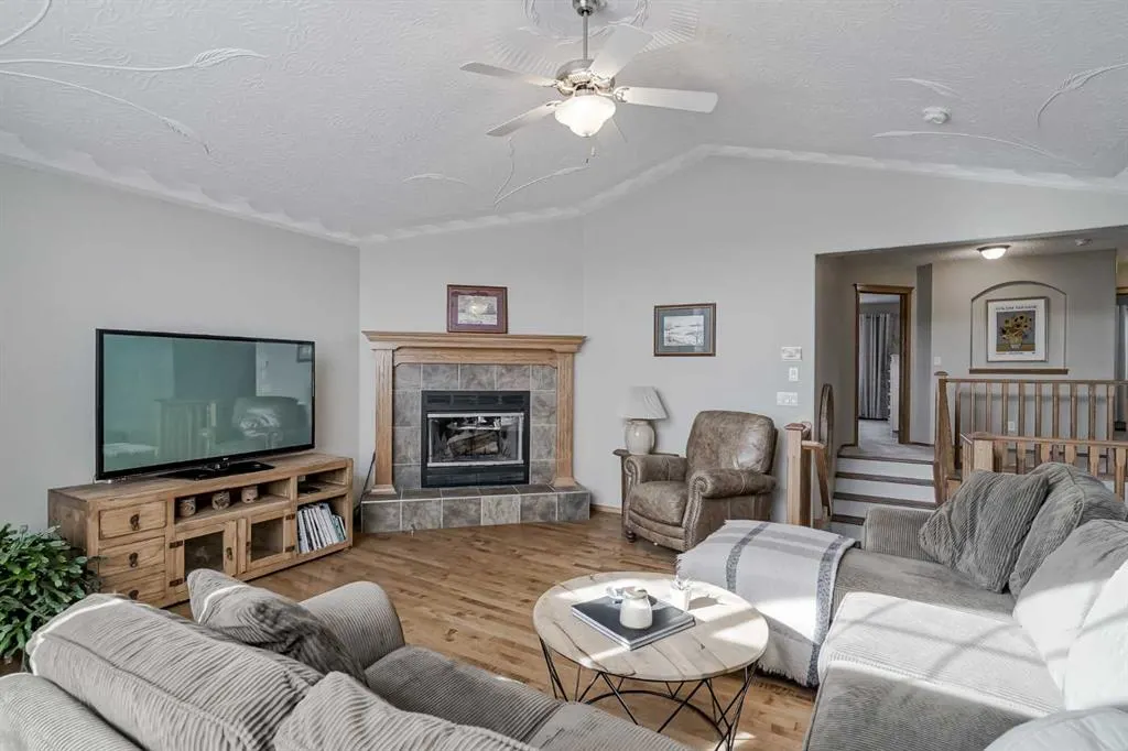 57 Strathlea Grove SW