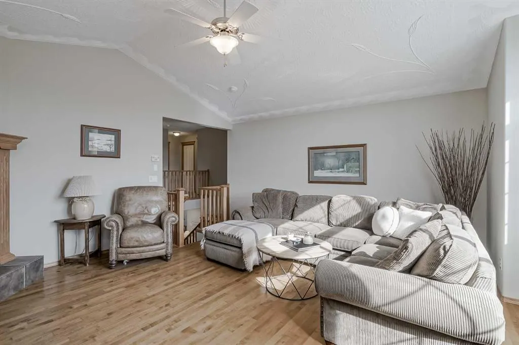 57 Strathlea Grove SW