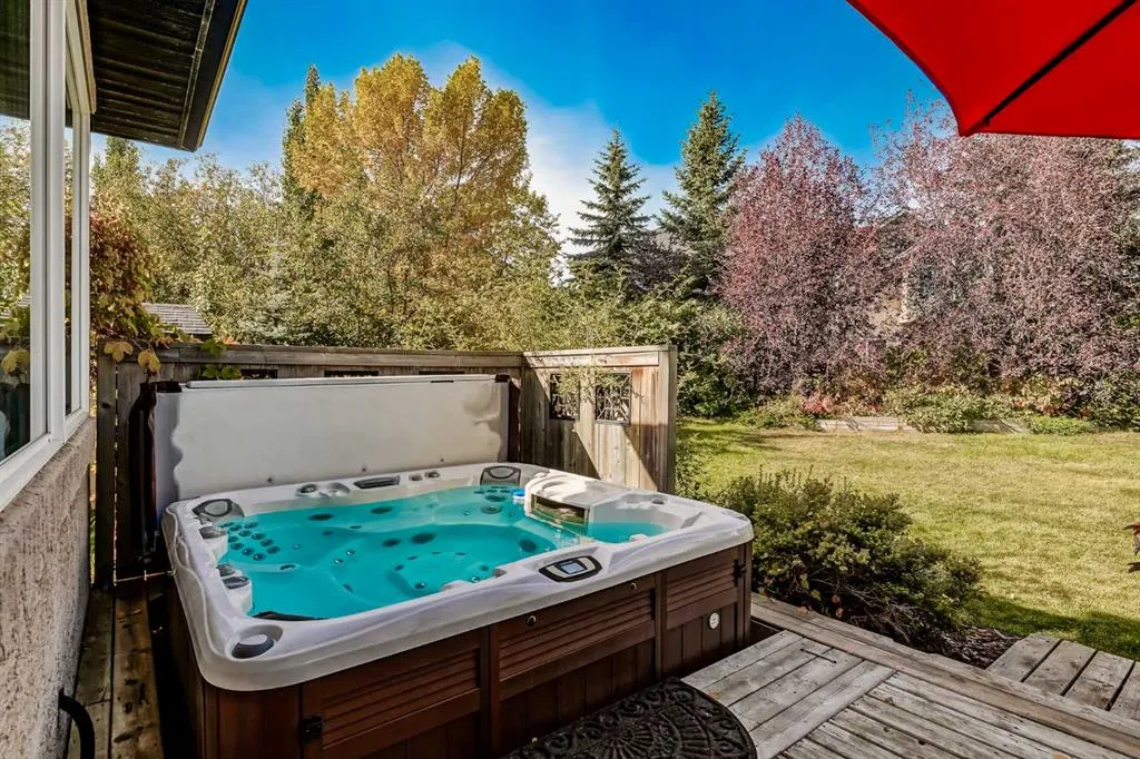 57 Strathlea Grove SW