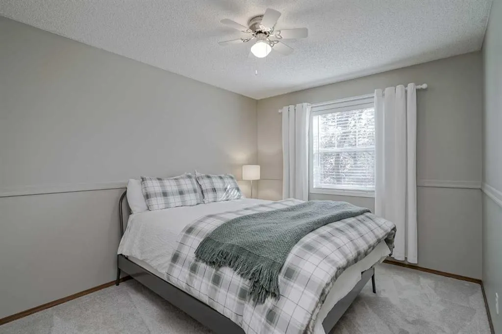 57 Strathlea Grove SW