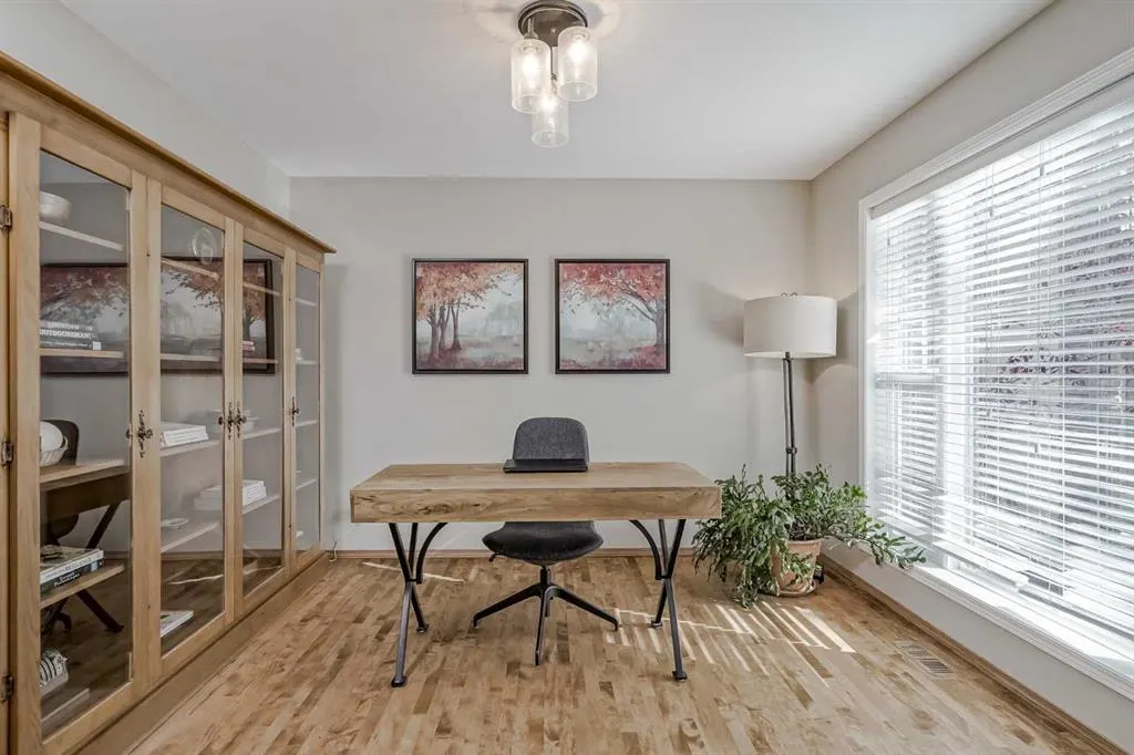 57 Strathlea Grove SW
