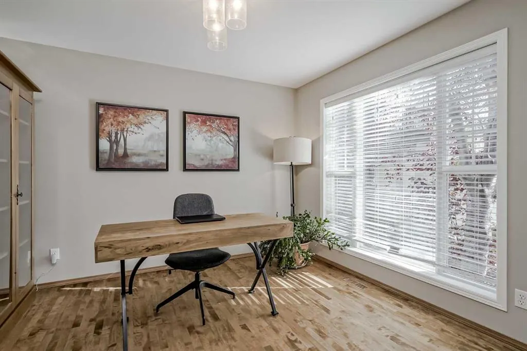 57 Strathlea Grove SW