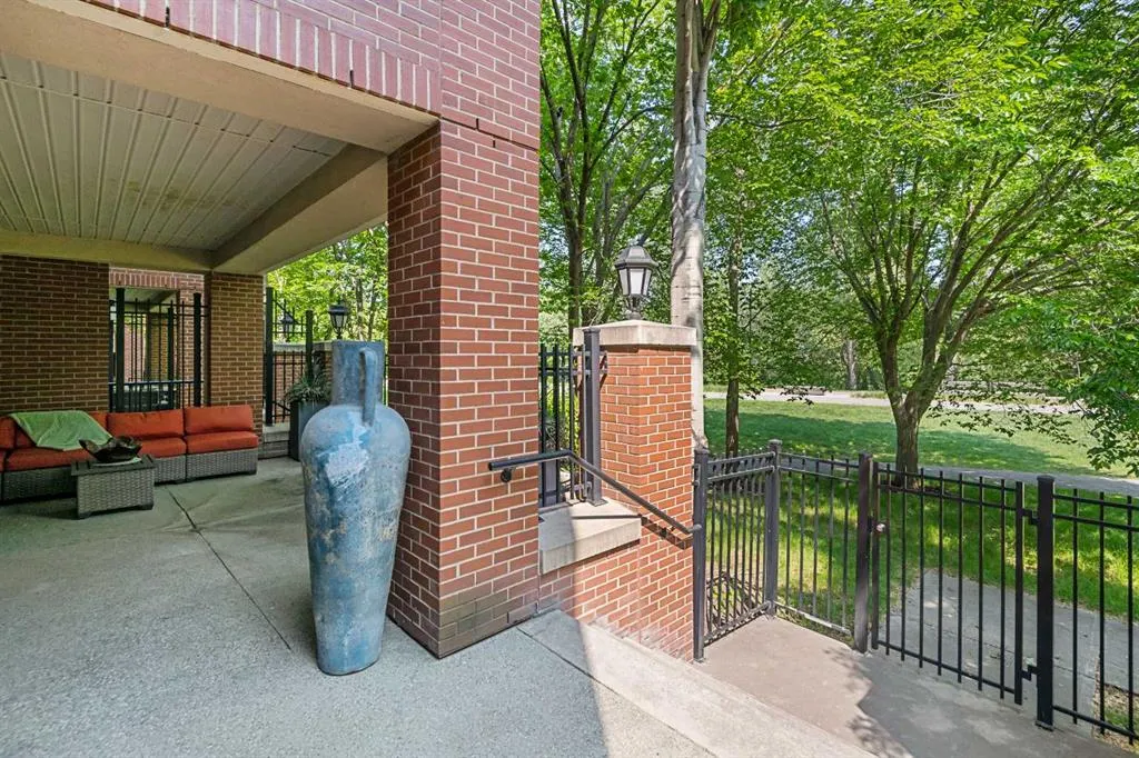 670 PRINCETON Way SW, #105