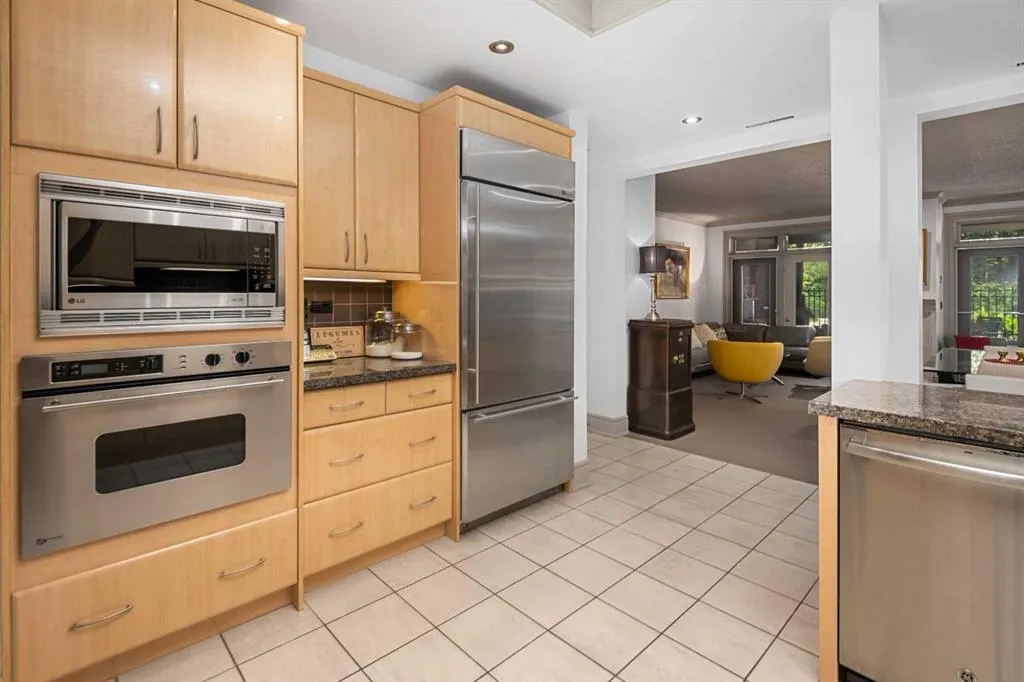 670 PRINCETON Way SW, #105