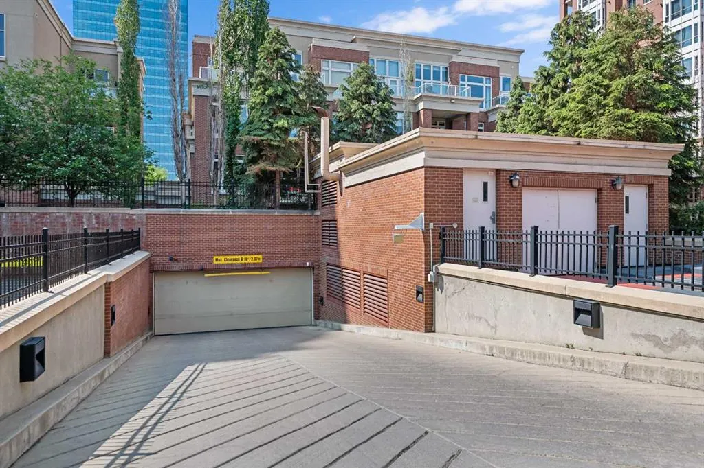 670 PRINCETON Way SW, #105