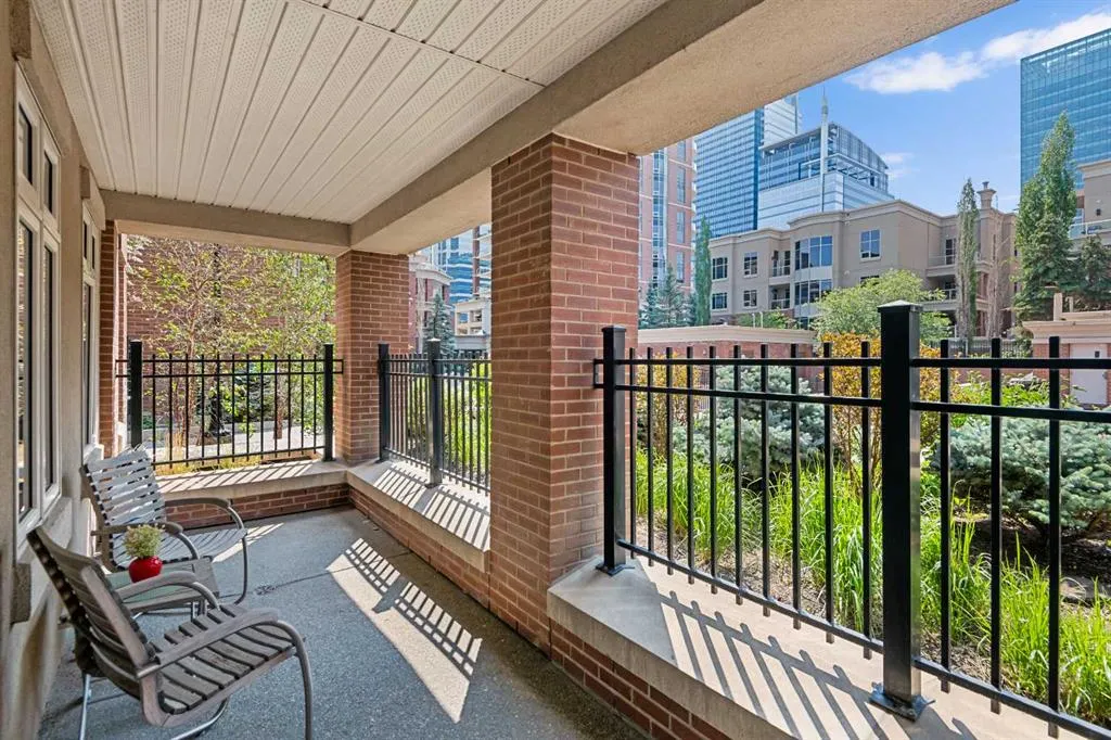 670 PRINCETON Way SW, #105