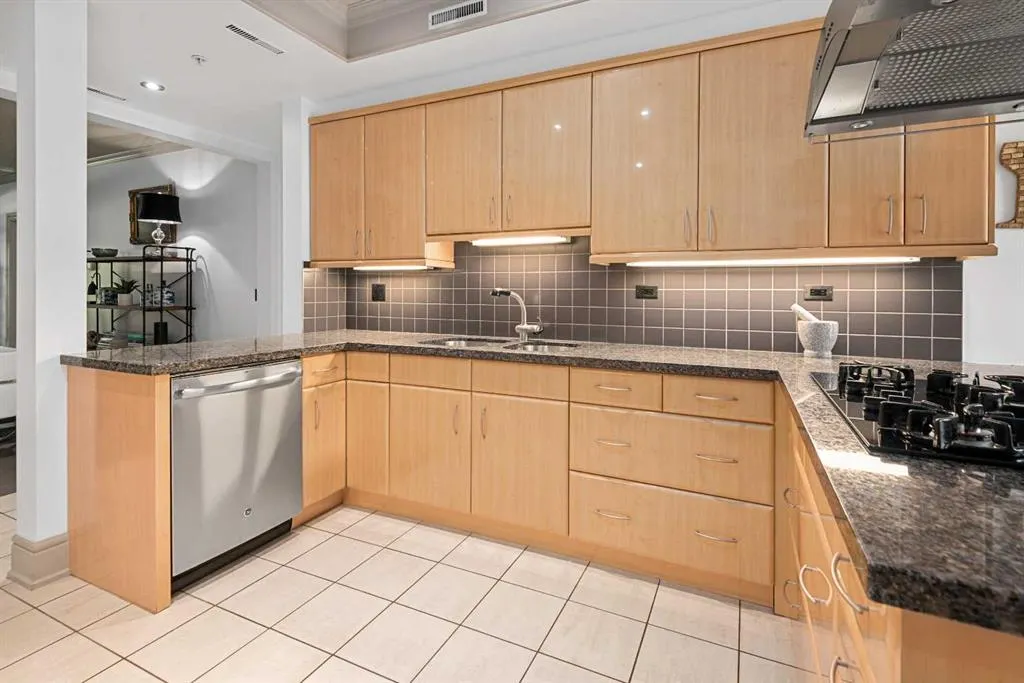 670 PRINCETON Way SW, #105