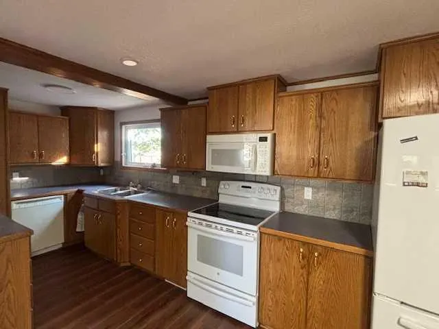 15 Willow Road W