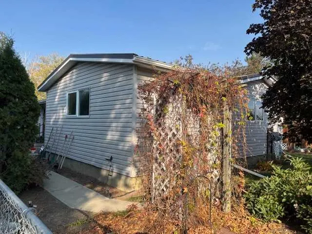 15 Willow Road W