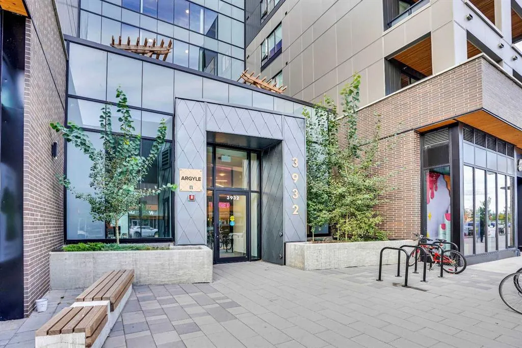 3932 University Avenue NW, #214