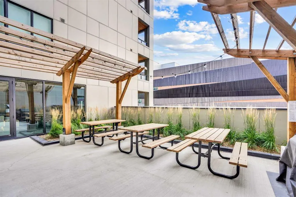 3932 University Avenue NW, #214
