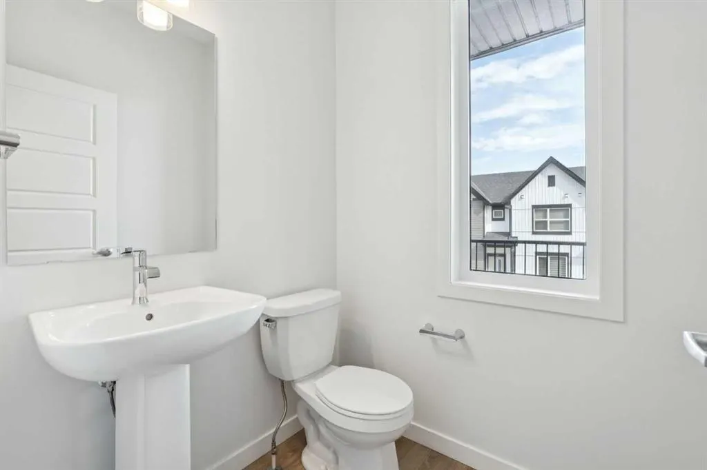54 Evanscrest Manor NW