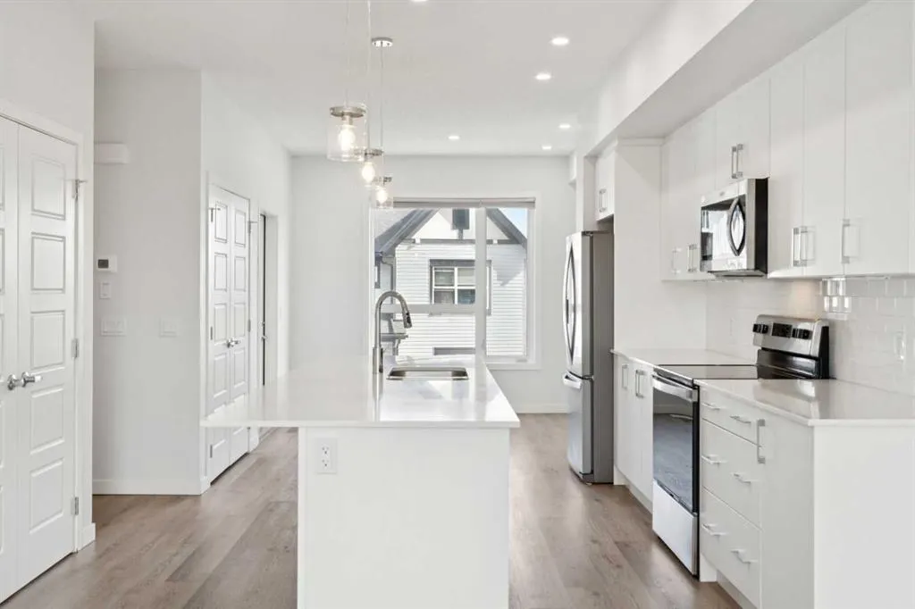 54 Evanscrest Manor NW