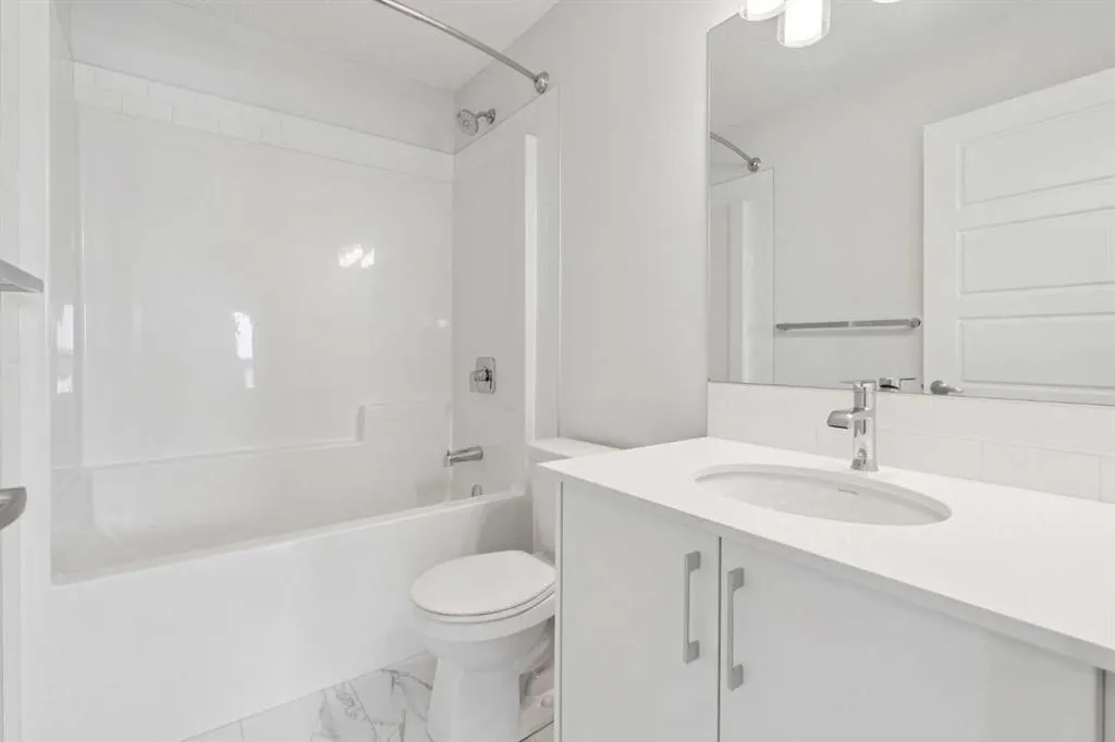 54 Evanscrest Manor NW