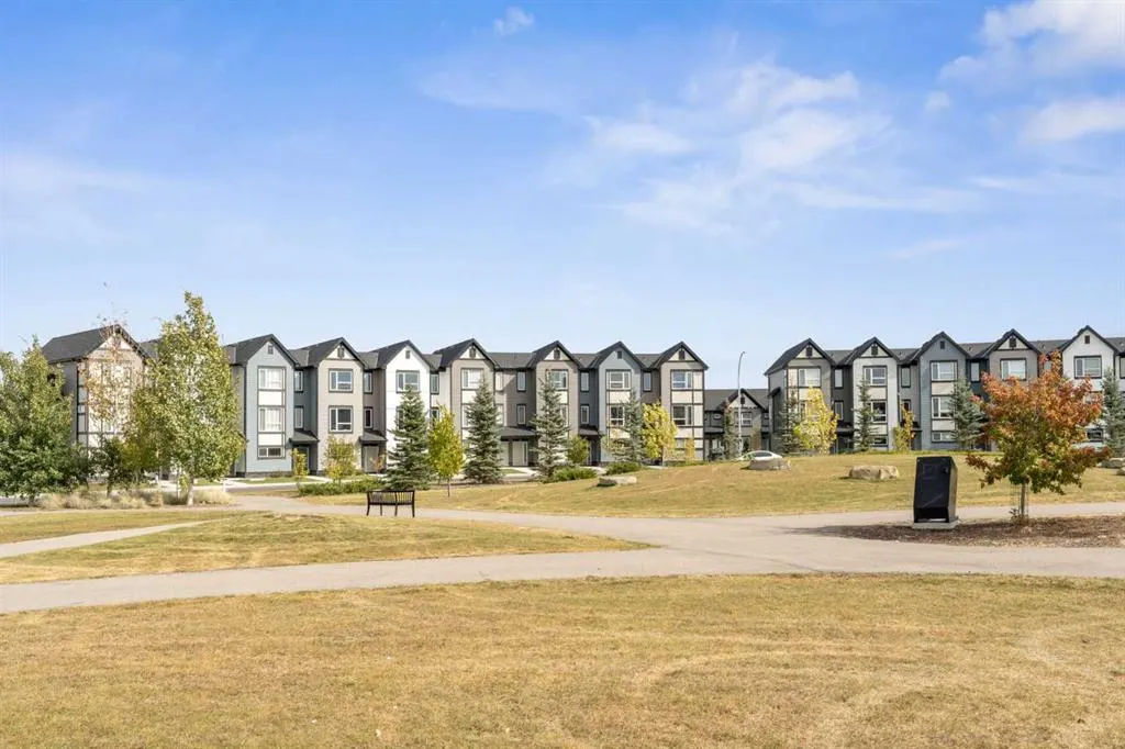 54 Evanscrest Manor NW