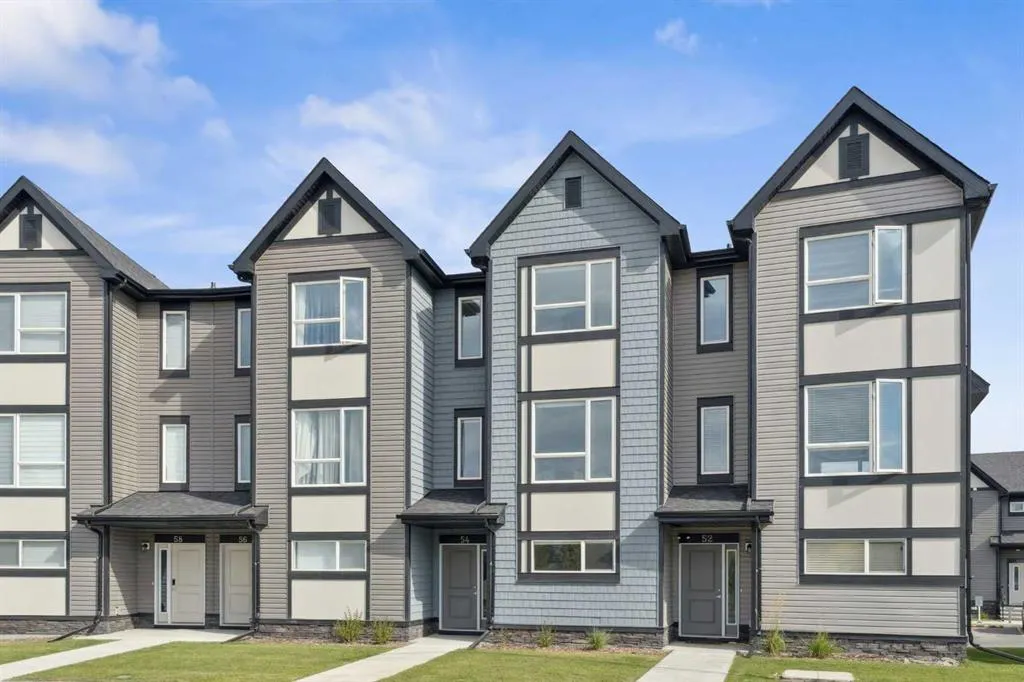 54 Evanscrest Manor NW
