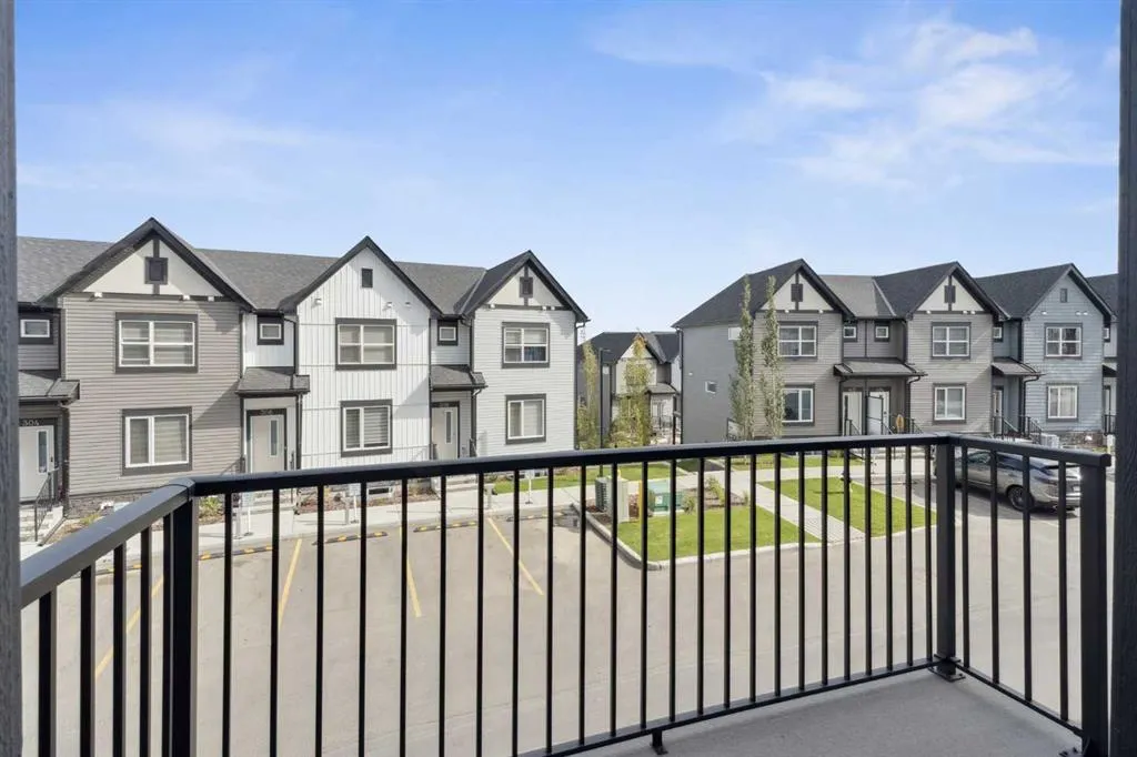 54 Evanscrest Manor NW