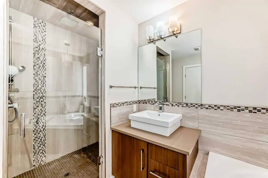 924 3 Avenue NW, #2