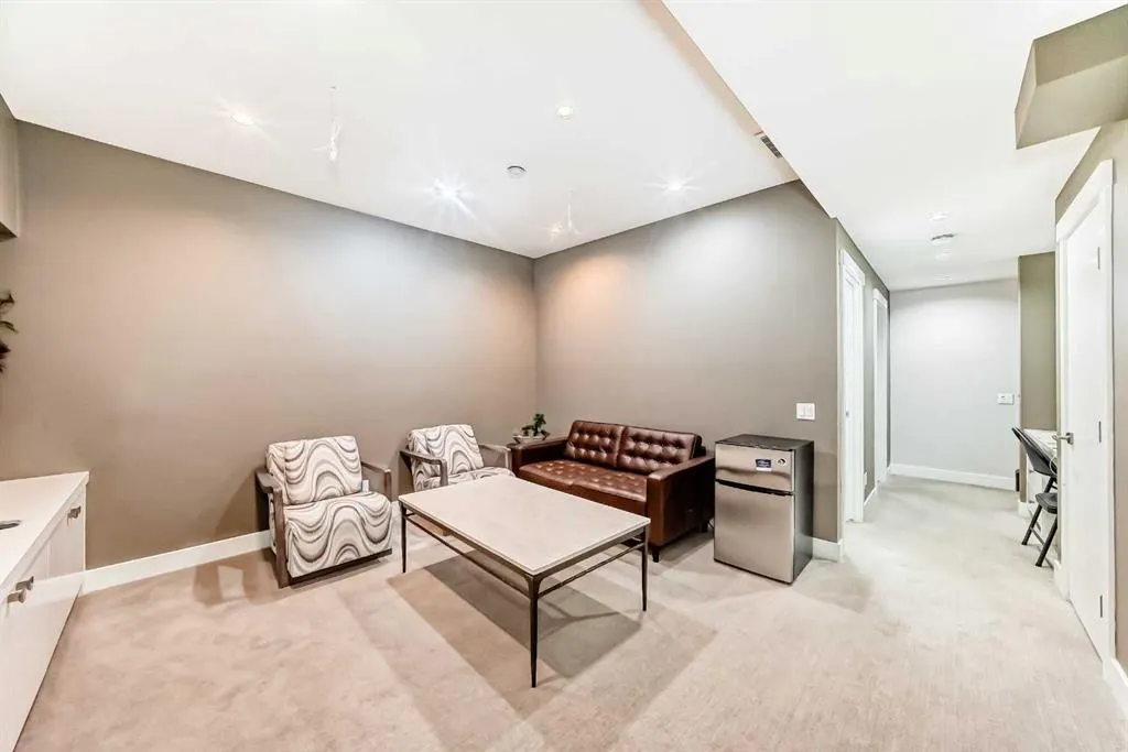 924 3 Avenue NW, #2