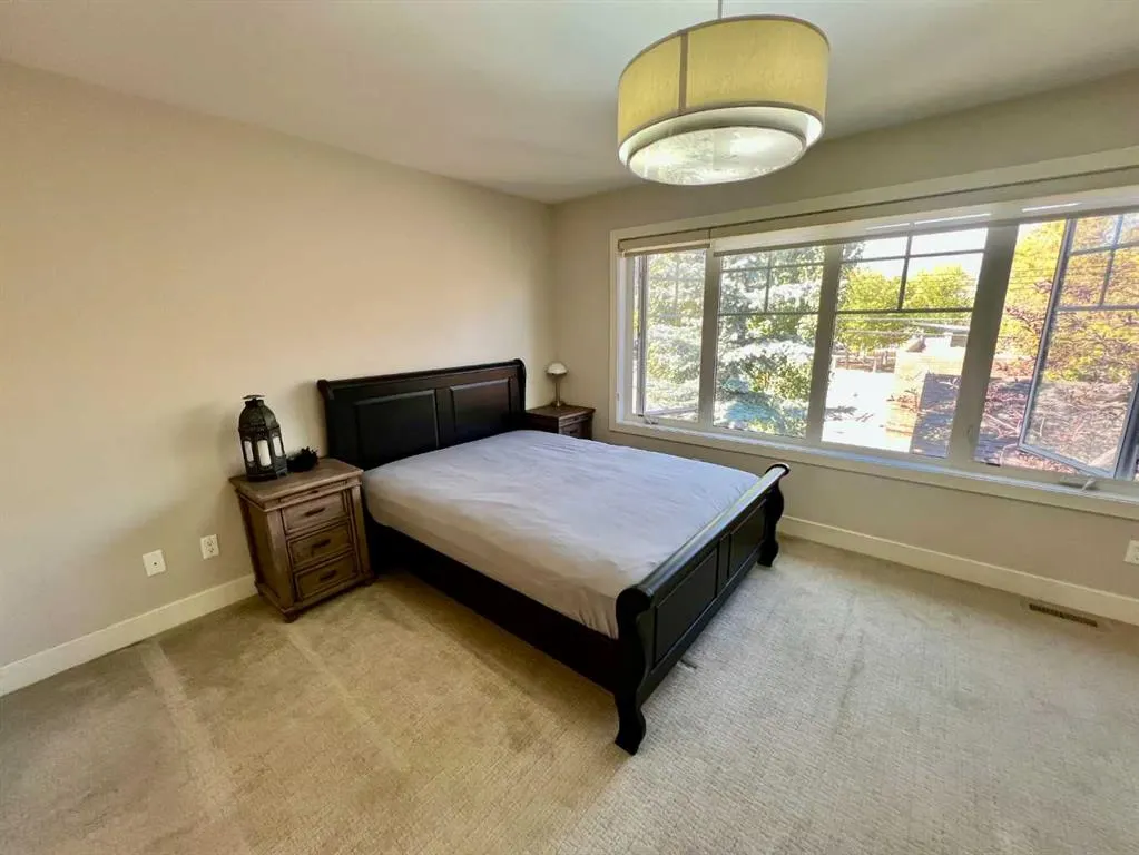 924 3 Avenue NW, #2