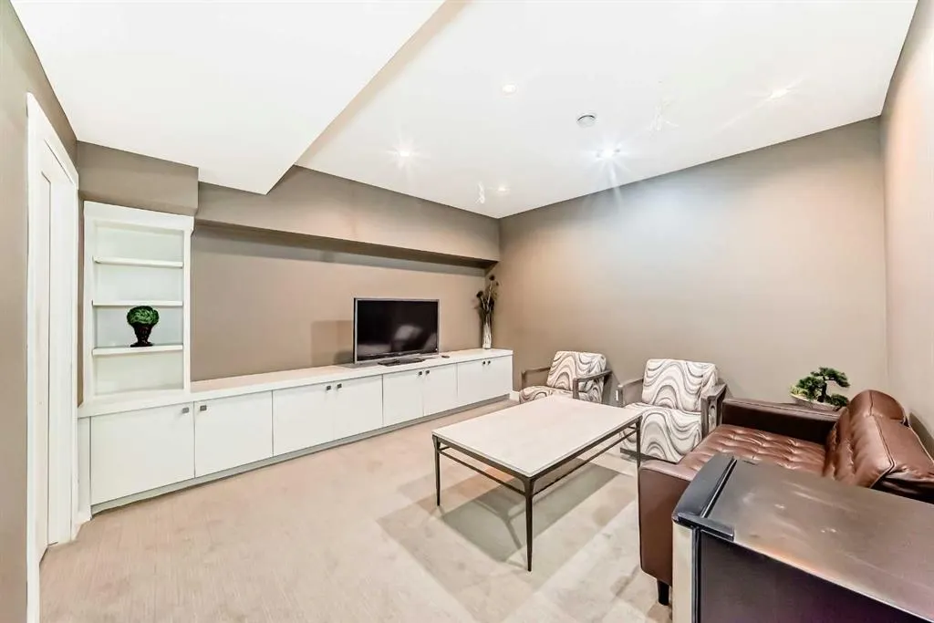 924 3 Avenue NW, #2