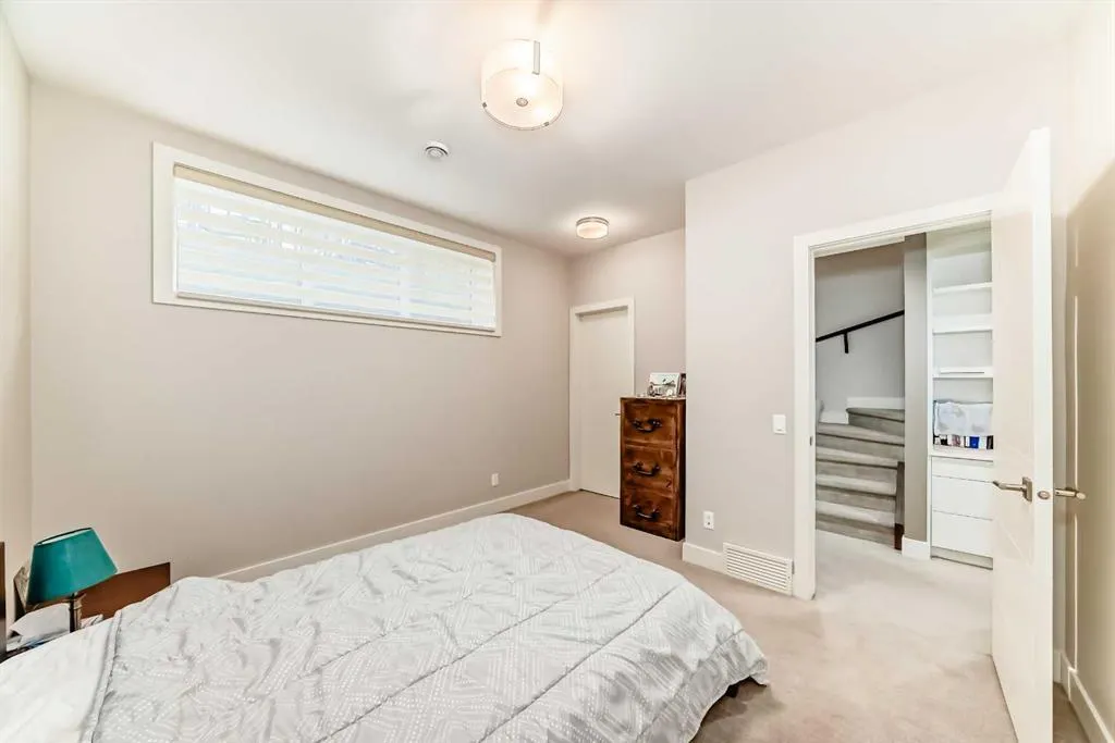 924 3 Avenue NW, #2