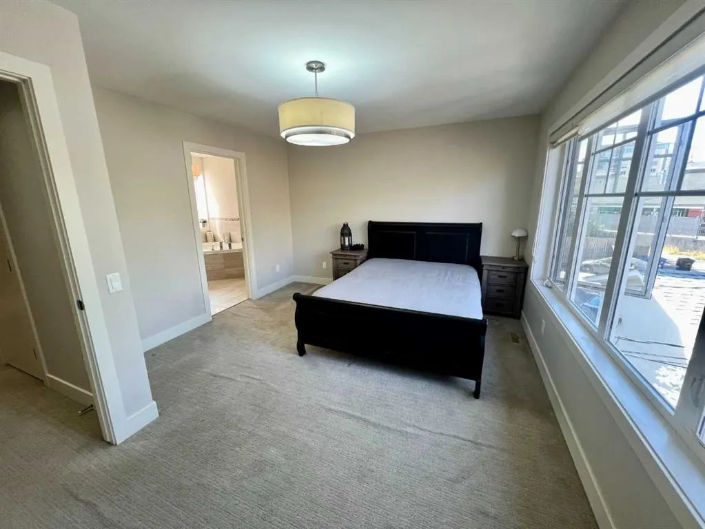 924 3 Avenue NW, #2