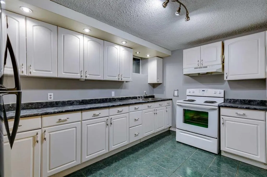 100 Allandale Close SE