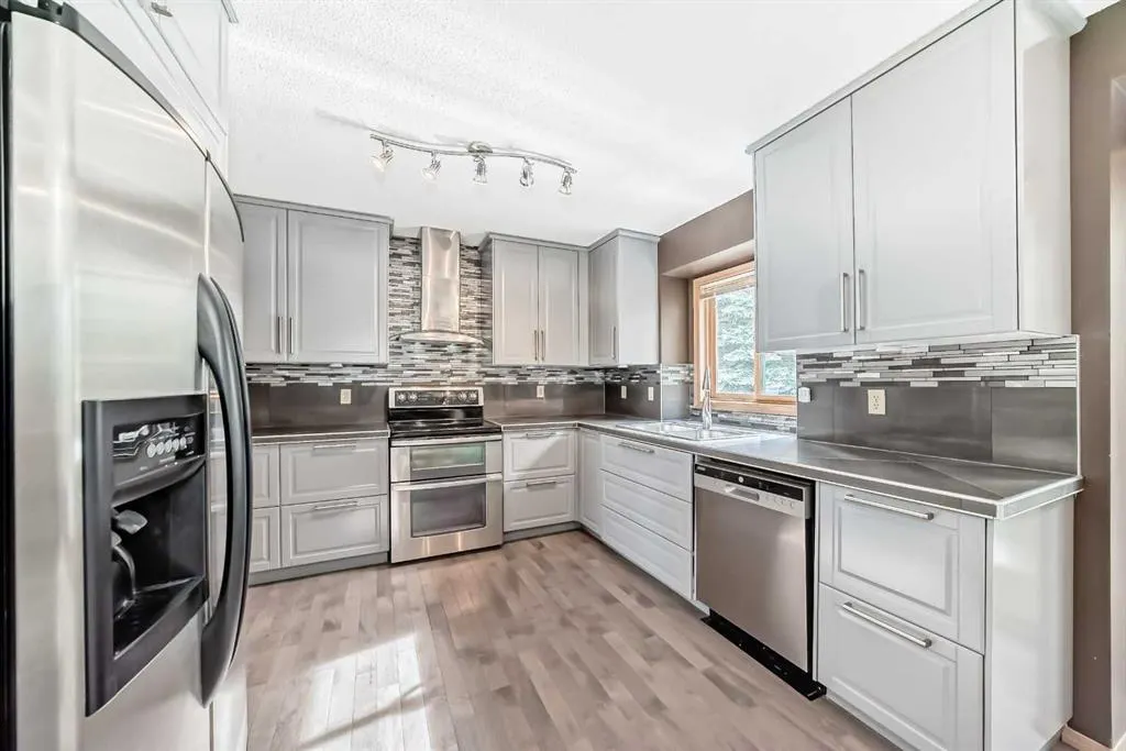 135 Canterbury Court SW