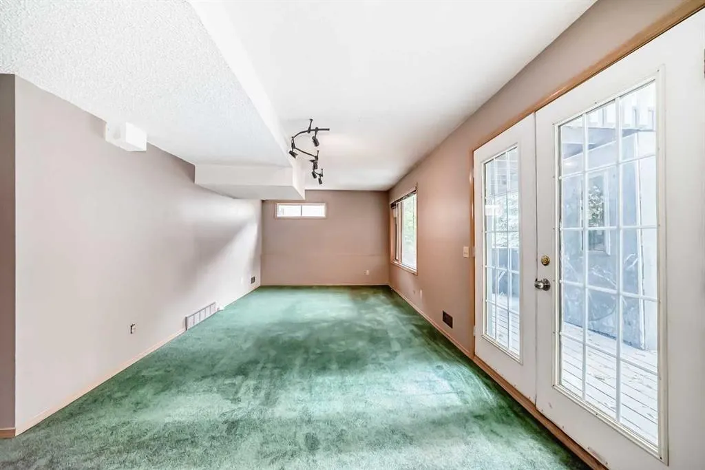 135 Canterbury Court SW