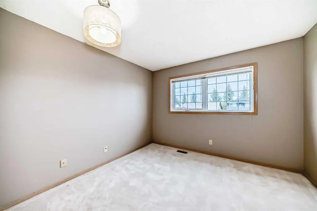 135 Canterbury Court SW