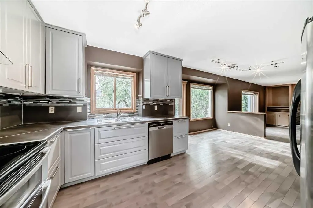 135 Canterbury Court SW