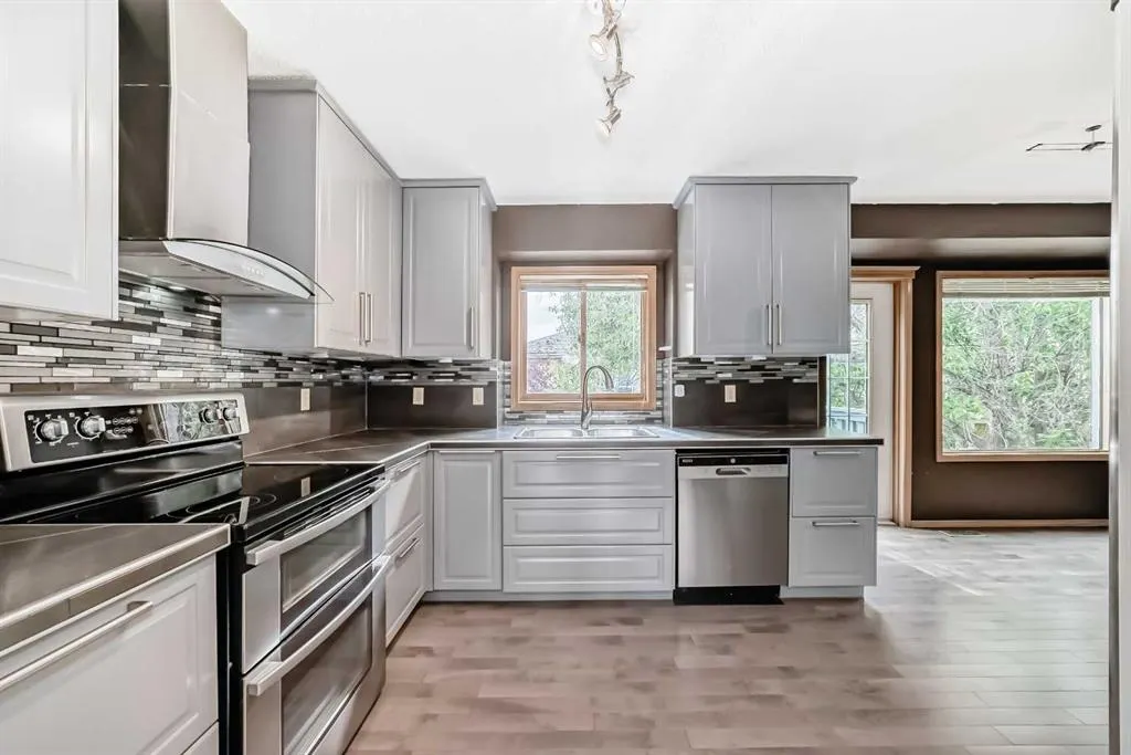 135 Canterbury Court SW