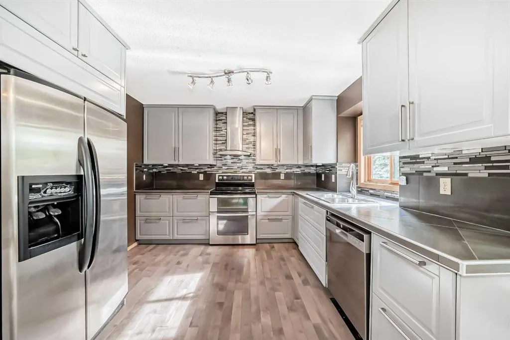 135 Canterbury Court SW