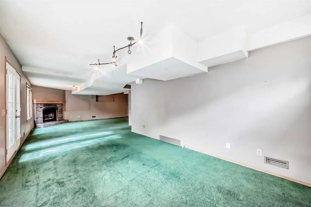 135 Canterbury Court SW