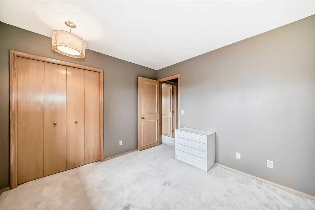 135 Canterbury Court SW